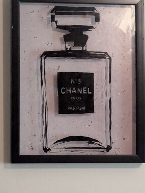 CHANEL Black & White No.5 Bottle Illustration